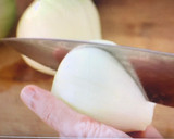 A picture of step 1 of Stuffed onion.