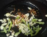 A picture of step 5 of Singaporian rice.