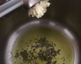 Foto del paso 5 de la receta: Guisado de calamares para el viernes