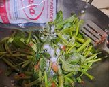 Foto langkah ke 3 dari resep Tumis Kangkung Sambal Terasi.