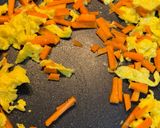 Foto del paso 2 de la receta: Arroz frito con huevo, zanahoria y soja