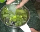 A picture of step 1 of Grapes Sharbat.
