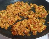 A picture of step 2 of Paneer bhurji.