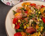 Une image de l'étape 1 de Salade méditerranéenne au melon, jambon cru, feta et basilic😃.