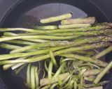 Foto del paso 2 de la receta Ramillete de espárragos 2cocciones con bechamel 4 quesos