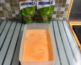Foto langkah ke 3 dari resep Creamy Matcha with Mango Pudding.