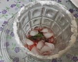 A picture of step 5 of Fresh strawberry and strawberry crushed mojito.