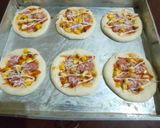 Foto langkah ke 8 dari resep Pizza mini ekonomis untuk ide jualan.
