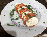 Foto del paso 6 de la receta: Ensalada de tomate y mozzarella o ensalada caprese