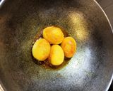 अंडा करी एकदम झणझणीत (anda curry recipe in marathi) रेसिपी स्टेप 6 फोटो