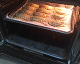 Foto del paso 9 de la receta: Empanadillas de atún, langostinos, huevo duro y olivas