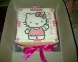 Foto langkah ke 3 dari resep Birthday cake Hello Kitty dengan cara membuat gambarnya.