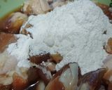 Hình bước làm 1 của món Cơm thịt heo chiên tỏi Thái Lan