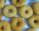 صورة لخطوة 3 من وصفة دونات سهل ولذيذ 😋🍩