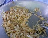 Foto langkah ke 5 dari resep Menu Utama : Kwetiau Goreng Sederhana.