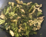 Foto del paso 3 de la receta: Quinoa con pollo y verduras al wok