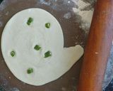 A picture of step 3 of Mirchi Ring Paratha.