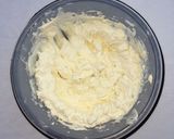 A picture of step 2 of Hobnob Strawberry Cheesecake.