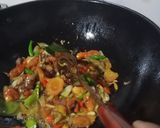 Foto langkah ke 3 dari resep Telur sarden pedas manis.