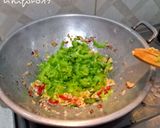 Foto langkah ke 7 dari resep Tumis pare orak-arik telur.