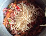 A picture of step 11 of Spaghettini stir fry.