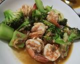 รูปขั้นตอนการทำที่ 2 ของ กุ้งผัดบรอกโคลี
