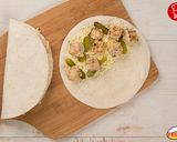 Foto del paso 3 de la receta: Quesadillas de Pollo Friko 😋