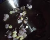 Foto langkah ke 4 dari resep Tumis kangkung sosis.