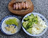 รูปขั้นตอนการทำที่ 1 ของ ผัดกะหล่ำปลีใส่หมูน้ำค้าง