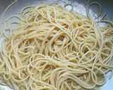 Foto langkah ke 3 dari resep Spaghetti with garlic butter prawns (#pr_pasta).