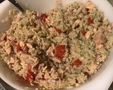 Une image de l'étape 6 de Salade de riz thon blanc, oignon de roscoff, feta, olives, tomates.