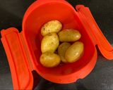 Foto del paso 4 de la receta: Patatas al puñetazo con mojo verde de cilantro