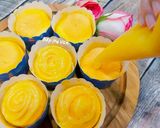 Hình bước làm 2 của món Bánh cupcake bông lan trứng muối phô mai chà bông sốt dầu trứng