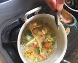 Foto langkah ke 2 dari resep Sup Kerang Hijau.