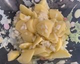 Foto del paso 2 de la receta: Tortilla de patatas con cebolla