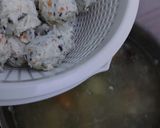 Foto langkah ke 5 dari resep Sop Bakso Rambutan.