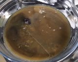 Une image de l'étape 4 de Riz noir au bouillon de crevettes, légumes et romarin.