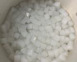 Hình bước làm 2 của món Thạch dừa lá dứa