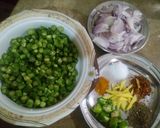 A picture of step 3 of Bhindi bhaji recipe.