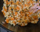 Foto langkah ke 3 dari resep Risol Sayur.