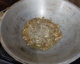 Foto langkah ke 2 dari resep Oseng Bawang Telur.