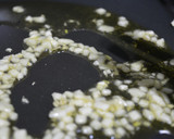 Foto del paso 1 de la receta: Merluza en salsa de ajo y perejil