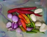 Foto langkah ke 1 dari resep Tumis Omcom Pedas.