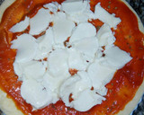 Foto del paso 4 de la receta: Pizza margarita🍕 para cocinar con niños 🏡🐒