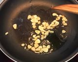 Foto del paso 1 de la receta: Brócoli con salteado de ajos y bacon