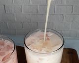 Foto langkah ke 2 dari resep Strawberry Yakult.