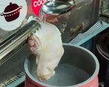 รูปขั้นตอนการทำที่ 2 ของ ไก่ต้มราดน้ำซีอิ๊วแบบสิงคโปร์