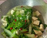 Foto langkah ke 7 dari resep Sup Sawi Tahu Simple.