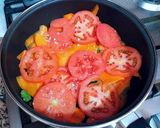 Foto del paso 2 de la receta Guiso de marinero en cazuela con patatas y alguna que otra cosa