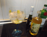 Foto del paso 1 de la receta: Cóctel de ginebra, champagne y licor de flores de saúco